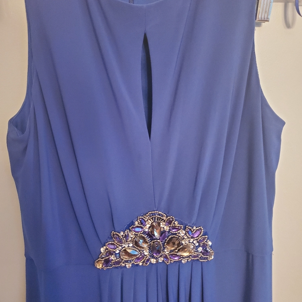 Formal gown - Picture 2 of 6